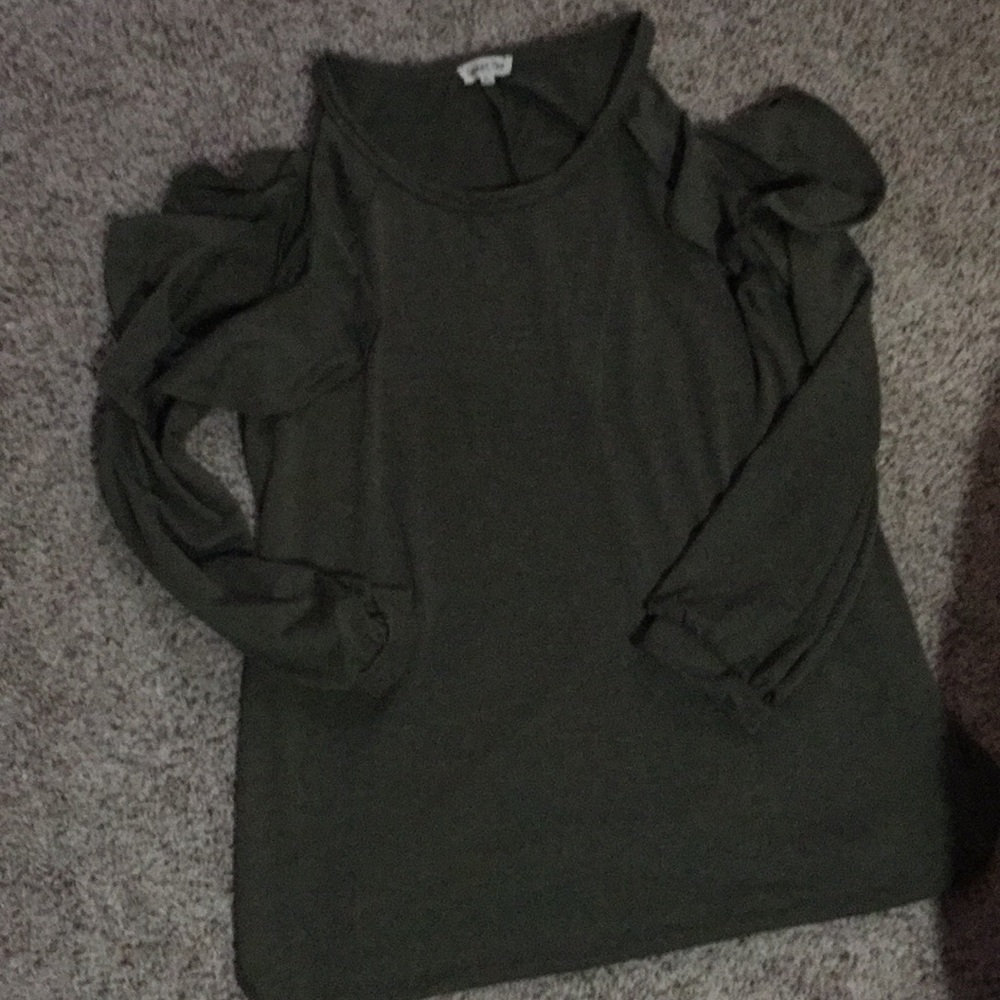 Long green sweater open shoulders with ruffles
